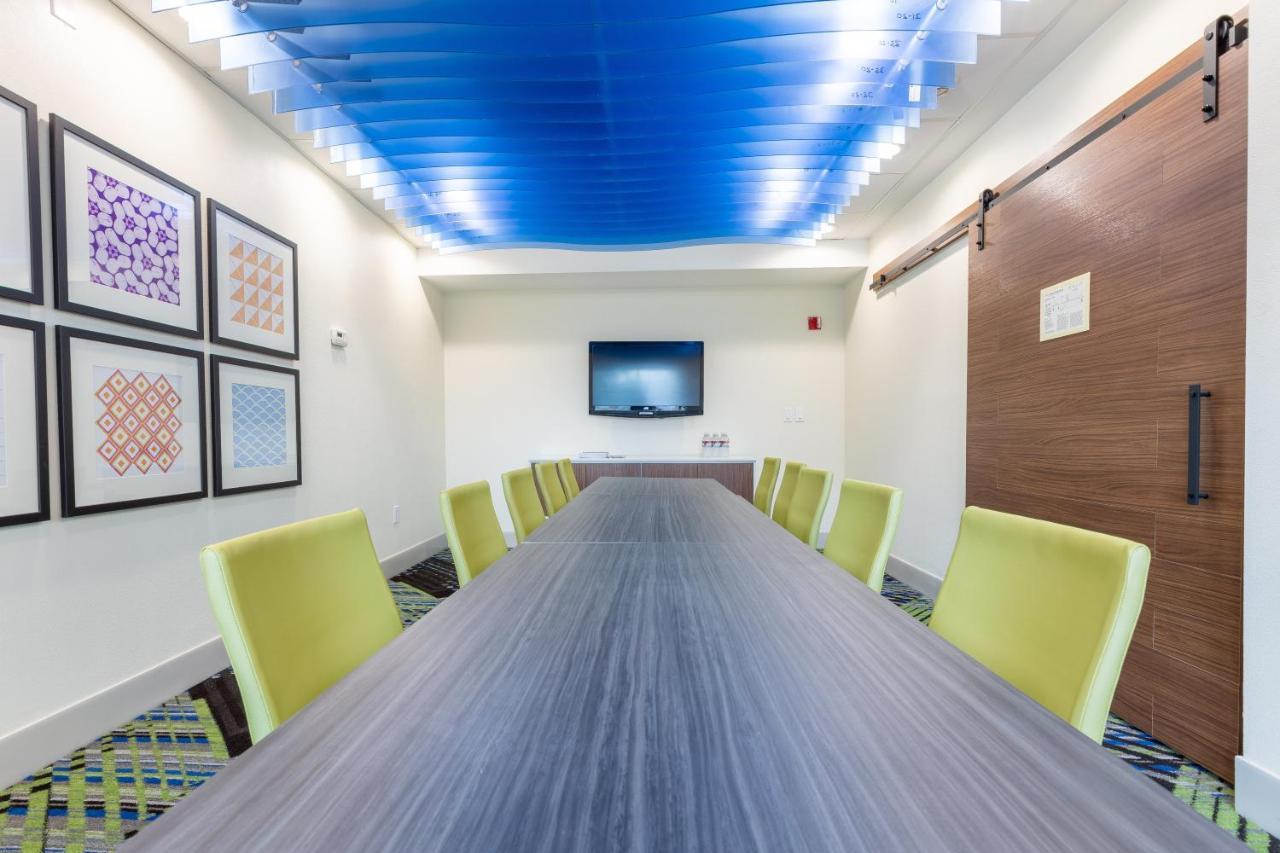 Holiday Inn Express & Suites Arlington North - Stadium Area By Ihg エクステリア 写真