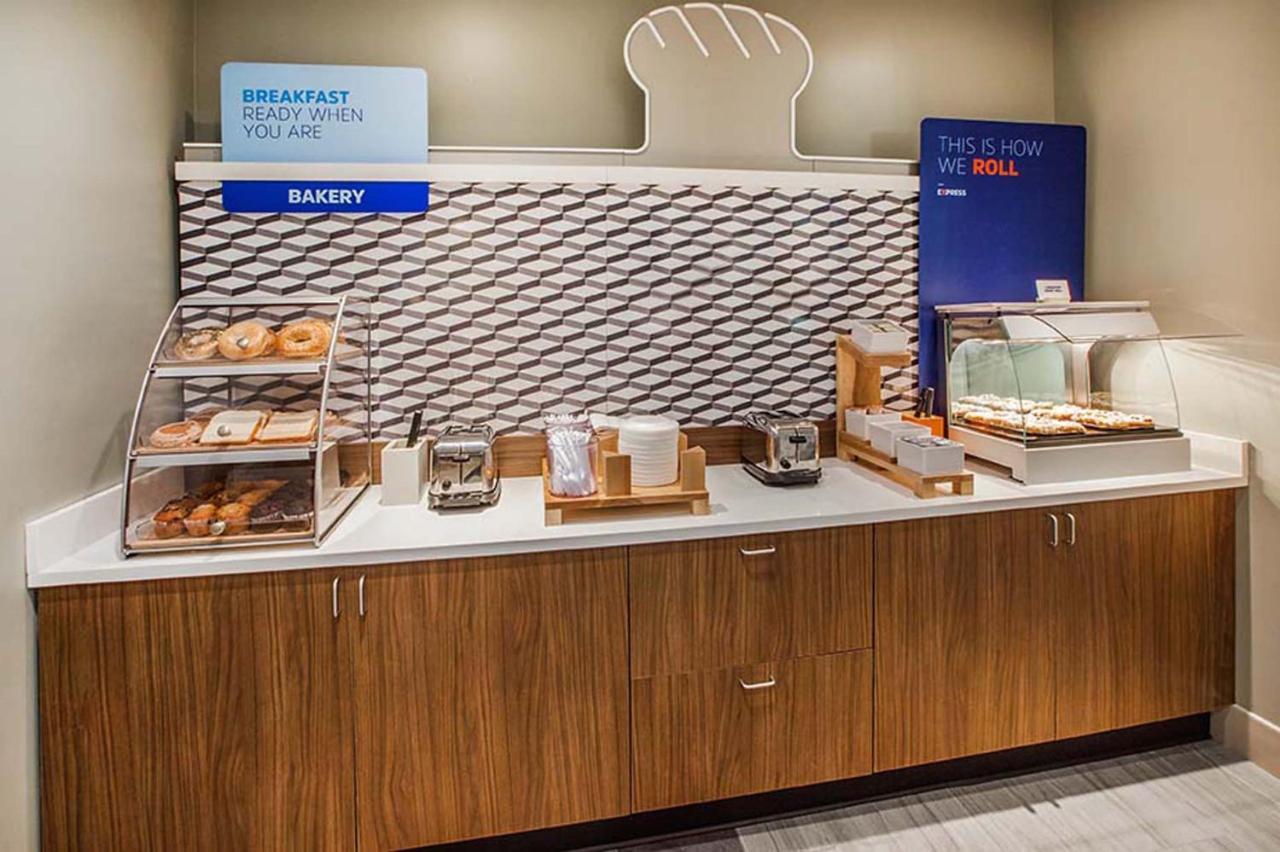 Holiday Inn Express & Suites Arlington North - Stadium Area By Ihg エクステリア 写真