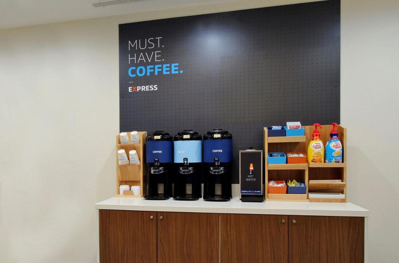 Holiday Inn Express & Suites Arlington North - Stadium Area By Ihg エクステリア 写真