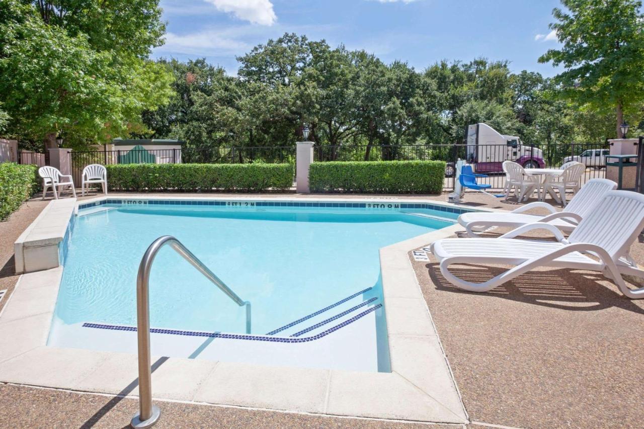 Holiday Inn Express & Suites Arlington North - Stadium Area By Ihg エクステリア 写真